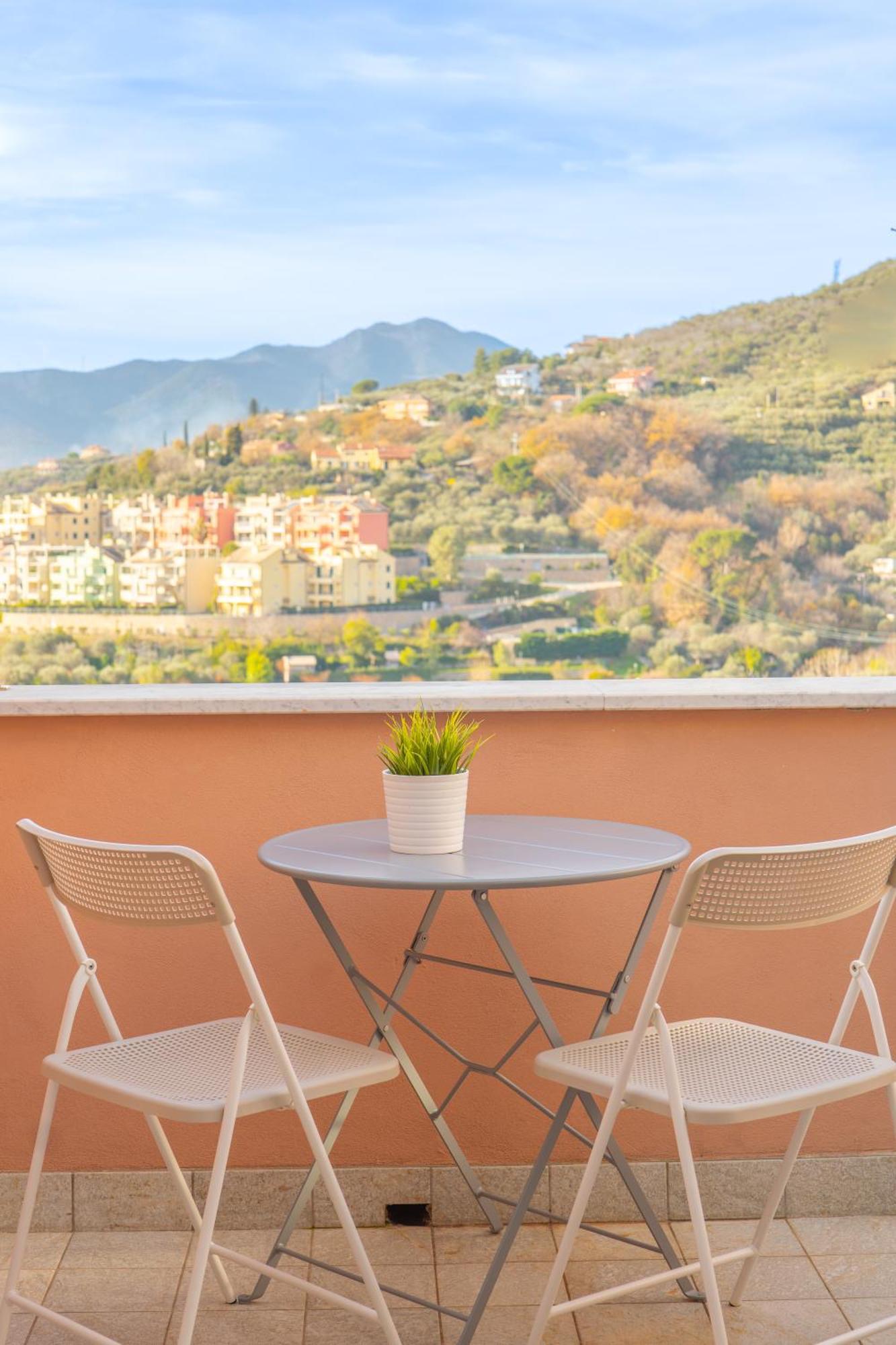 Appartamento Pesco "A Casa Felice" Pietra Ligure Exterior foto