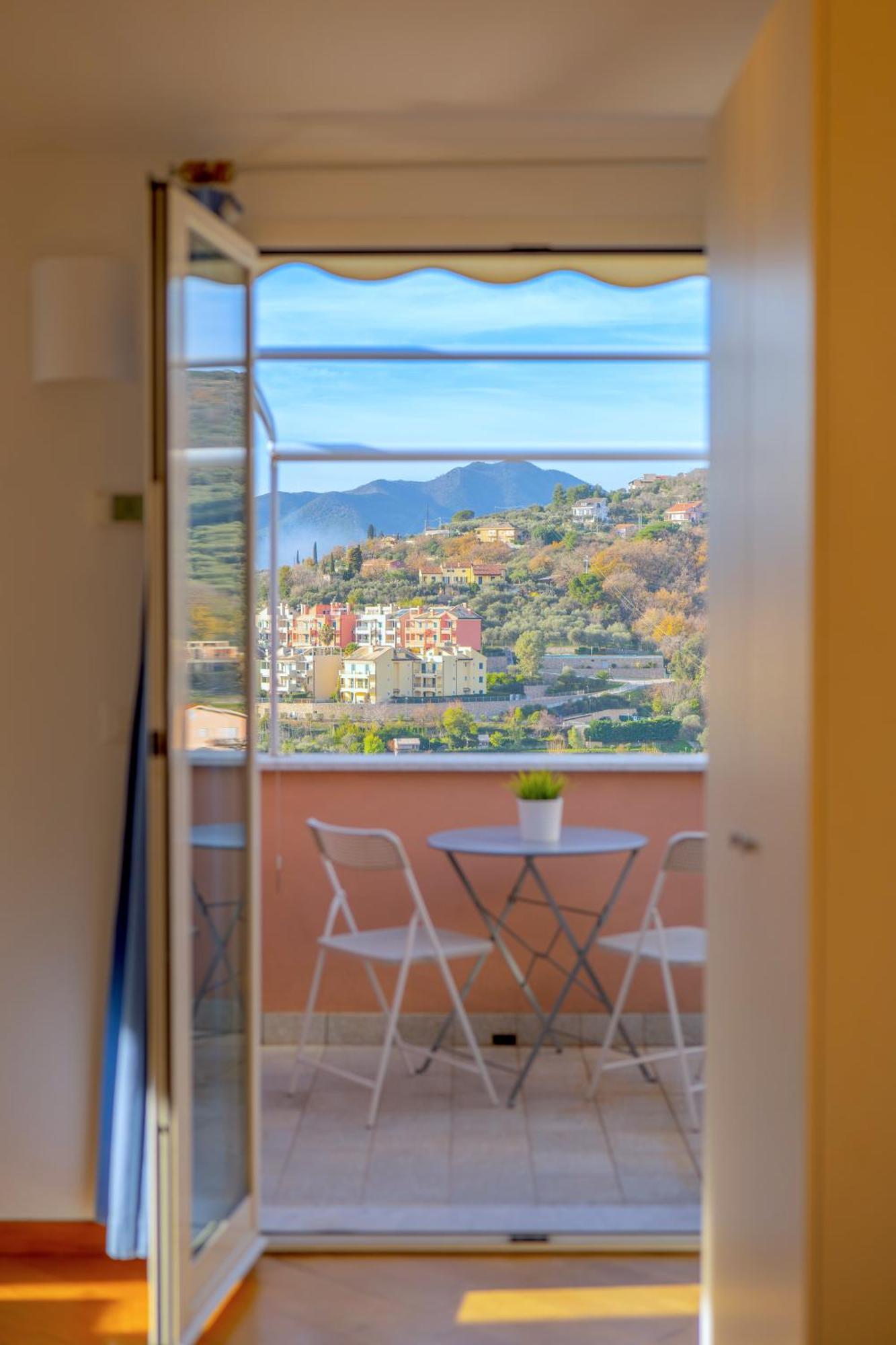 Appartamento Pesco "A Casa Felice" Pietra Ligure Exterior foto