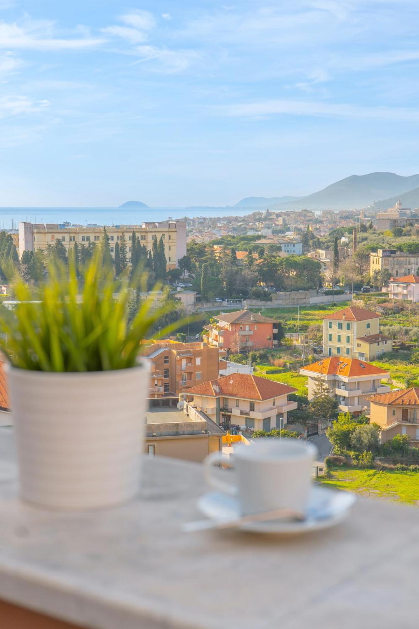 Appartamento Pesco "A Casa Felice" Pietra Ligure Exterior foto